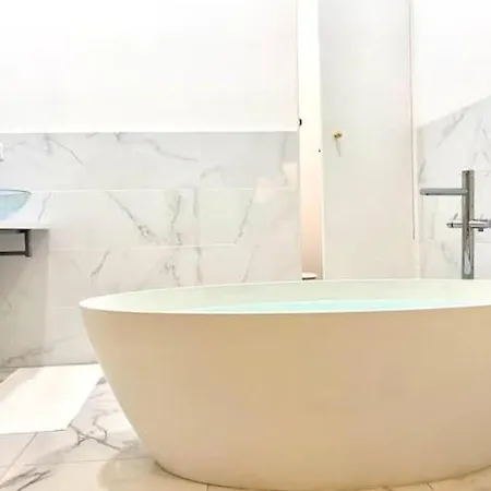 New!! Amazing Studio With Bathtub In Baixa Semesterbostad *