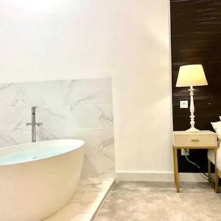 New!! Amazing Studio With Bathtub In Baixa Semesterbostad *